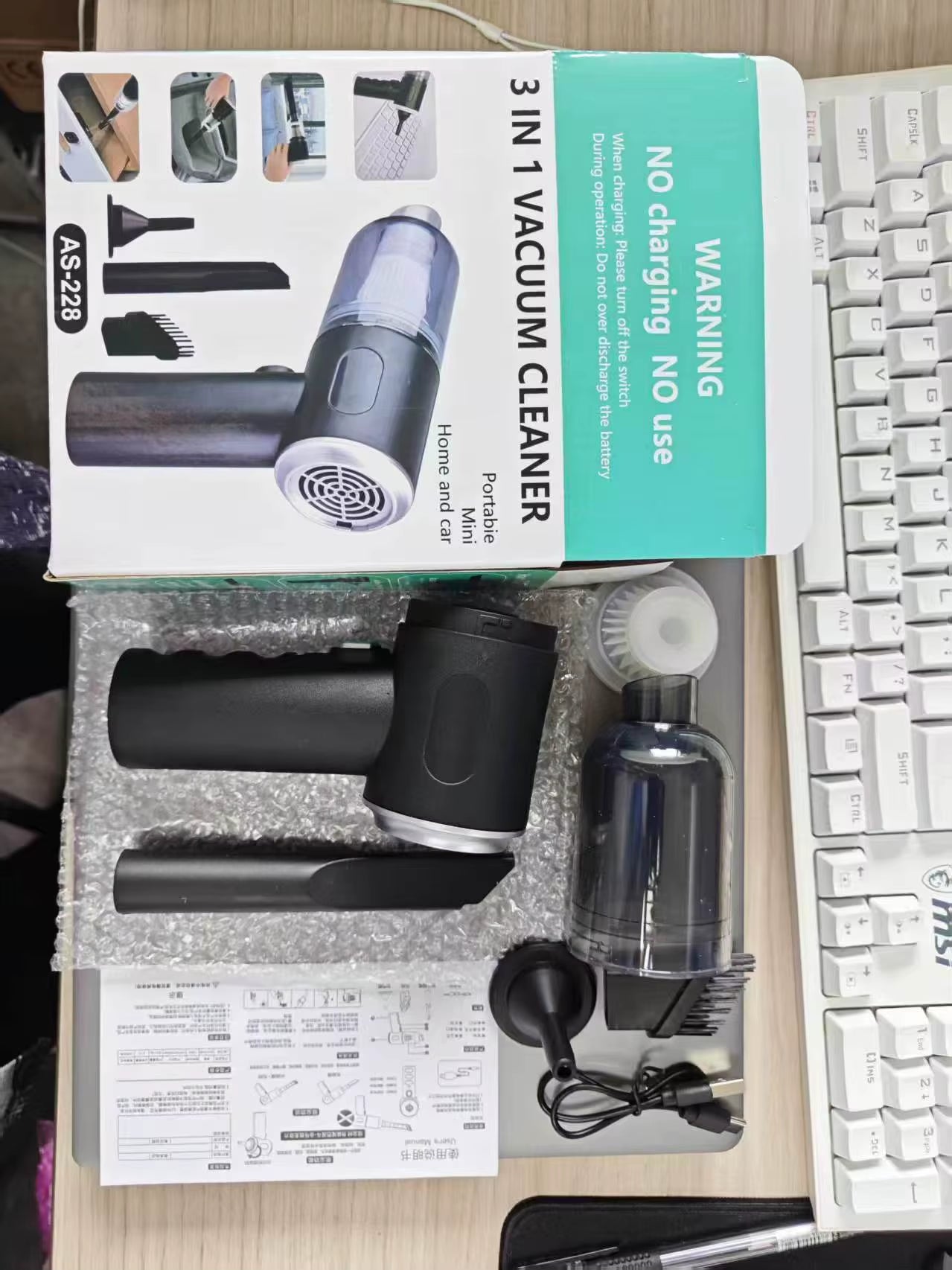 Factory Direct Selling Mini Portable Car House Office Clean Use ABS Body Super Strong Suction High-Power Wireless Handheld Car
